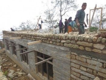 Nepal mit Kindern - neues Gebäude in Bakhunde