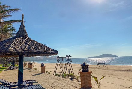Vietnam mit Kindern - Vietnam for family - Strand Mui Ne mit Schirmen