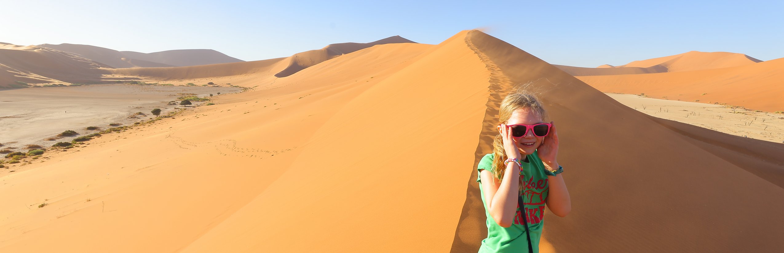 Namibia mit Kindern - Namibia Rundreise mit Kindern - Mädchen Düne 45