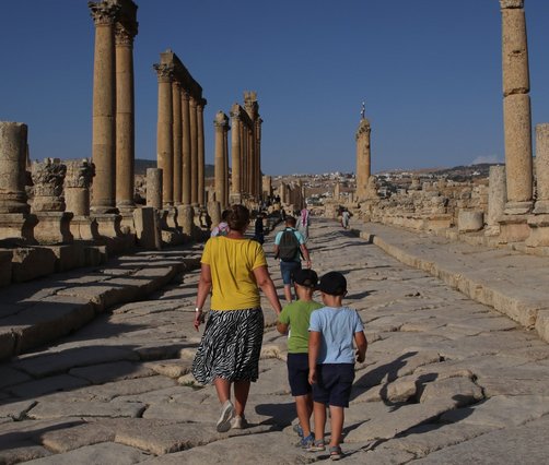 Urlaub in Jordanien Erfahrungen - Familienreise in Jordanien - Familie in Jerash