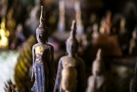 Laos und Vietnam Familienreise - Laos und Vietnam Reise mit Kindern - Pak Ou-Höhlen kleine Buddhas