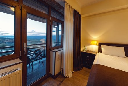 Georgien Familienreise individuell - Schuchmann Wines Hotel - Zimmer mit Balkon