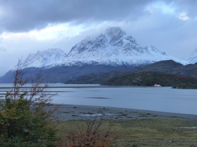 Chile & Argentinien Familienreise - Chile und Argentinien Family & Teens - Santiago de Chile - Boot vor Gletscher Grey