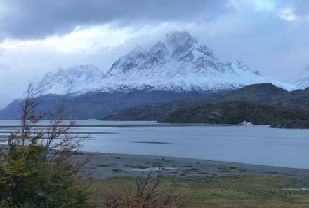 Chile & Argentinien Familienreise - Chile und Argentinien Family & Teens - Santiago de Chile - Boot vor Gletscher Grey