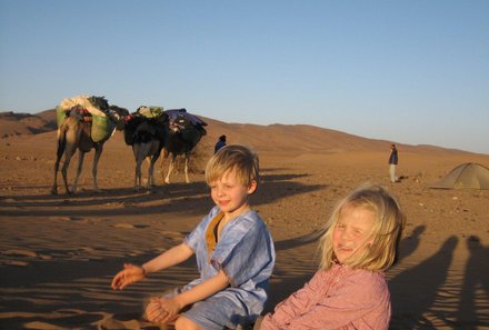Familienreise Marokko - Marokko for family individuell - Kinder in der Wüste