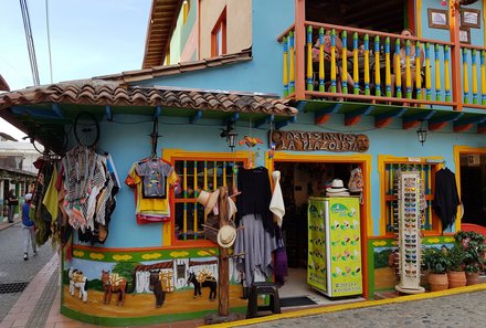 Kolumbien Familienreise - Kolumbien Family & Teens - Buntes Haus in Guatape 