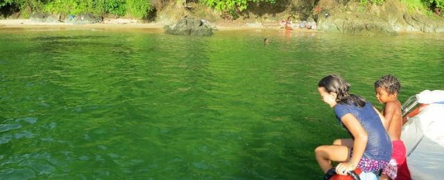 Urlaubsplanung mit Kindern - Was es zu beachten gibt - Grünes Wasser