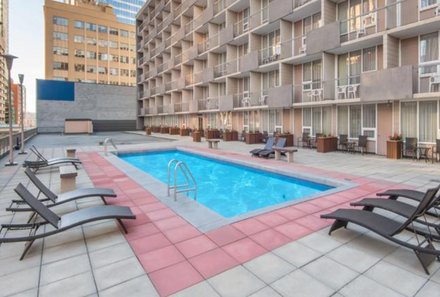 Westkanada for family - Ramada Plaza by Wyndham Calgary Downtown - Pool