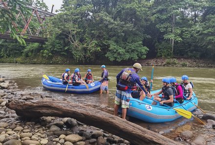 Costa Rica mit Kindern - Costa Rica Urlaub mit Kindern - Jugendliche beim Rafting
