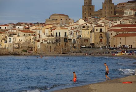 Familienreise Sizilien - Strand Cefalú