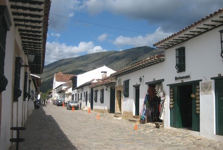 Kolumbien Familienreise - Kolumbien Family & Teens individuell - Villa de Leyva - weiße Häuserfront