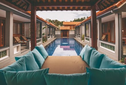 Vietnam Familienreise - Vietnam for family Summer - Pilgrimage Village Resort - Pool mit Loungebereich