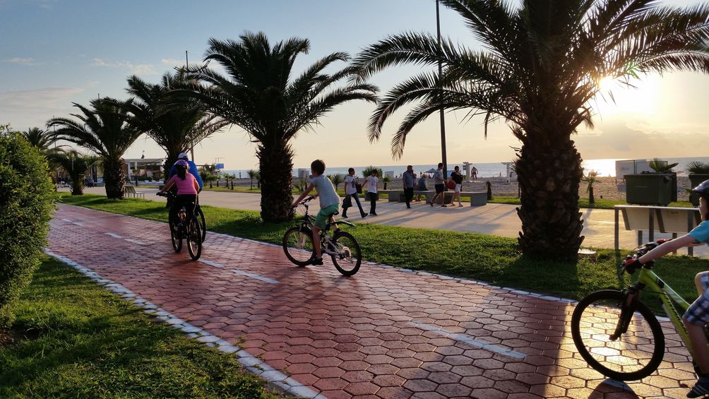 Georgien mit Kindern - Georgien for family - Fahrrad fahren in Batumi