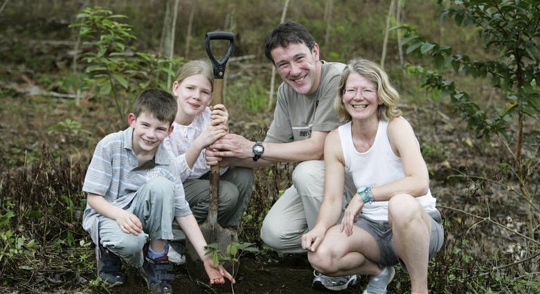 Nachhaltiges Reisen mit Kindern - Costa Rica mit Kindern - Bäume pflanzen