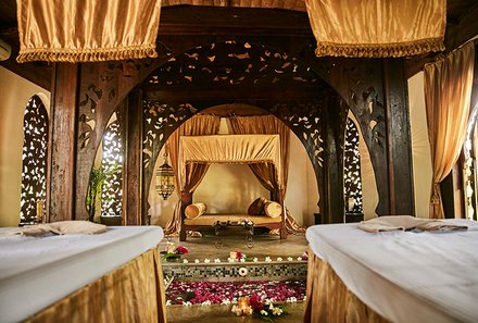 Serengeti mit Kindern individuell - Tansania for family deluxe - Sansibar Strandverlängerung - Breezes Beach Club & Spa - Massage