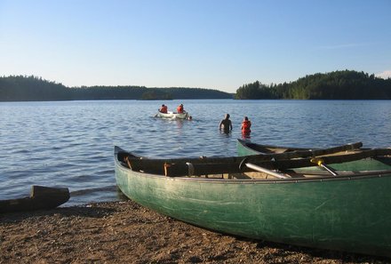 Familienreisen Schweden - Schweden for family im Kanu - Kanu am Strand