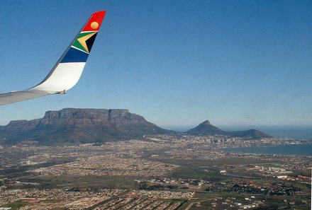 Familienreise Südafrika - Südafrika for family - Flugzeug über Kapstadt