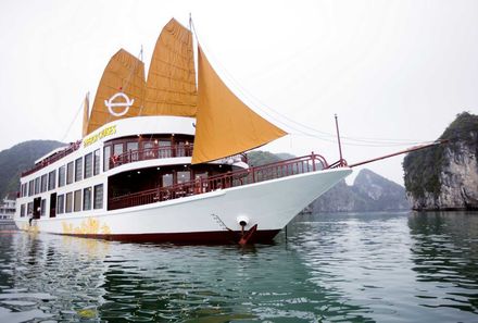 Vietnam & Kambodscha Rundreise mit Kindern - Dschunke in der Halong Bucht