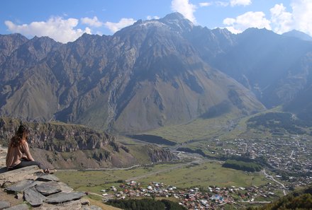 Georgien Familienreise - Georgien individuell - Gergeti Ausblick auf Bergen