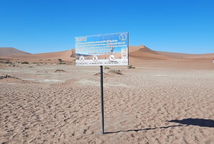 Namibia Familienurlaub - Namibia Family & Teens - Schild Deadvlei