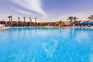 Ägypten Familienreisen - Ägypten for family - Pyramids Park Resort Pool mit Liegen