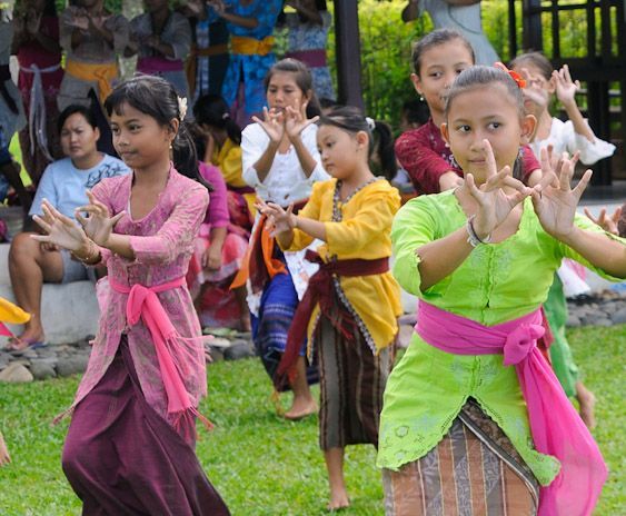 Bali mit Kindern - Traditioneller Tanz von Kindern