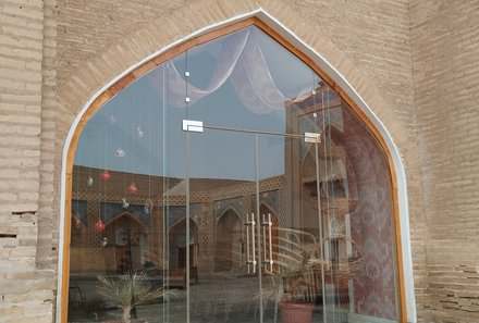 Usbekistan for family - Feruzkhan Hotel - Tor mit Fenster