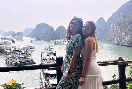 Laos und Vietnam Familienreise - Laos und Vietnam Reise mit Kindern - Samira und Vanessa Aussichtspunkt Halong Bucht 