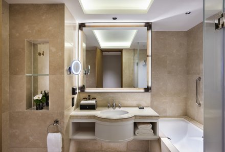 China for family - China Familienreise mit Kindern - Novotel Shanghai Jingan - Badezimmer