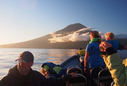 Azoren Family & Teens - Insel Pico - Familie mit Blick auf den Vulkan