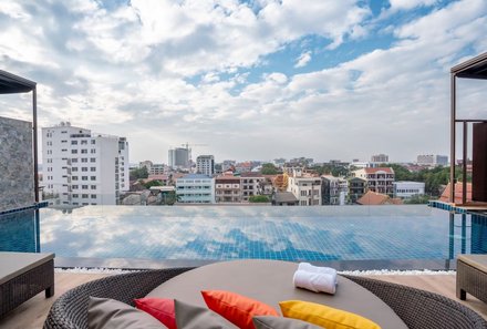 Laos & Vietnam Familienreise - Laos Reise mit Kindern - Mintra Hotel Vientiane Pool mit Ausblick