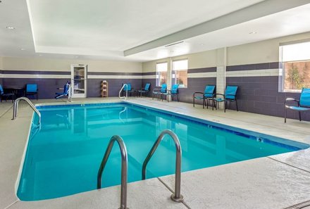 USA Südwesten mit Kindern - USA Westküste for family individuell - Abenteuer im Wilden Westen - Kingman - La Quinta Inn & Suites by Wyndham - Indoorpool