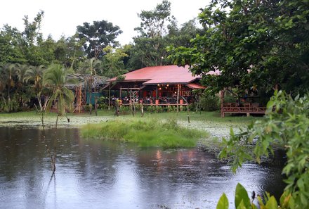 Costa Rica mit Kindern - Costa Rica Urlaub mit Kindern - Blick auf Lodge bei Regen