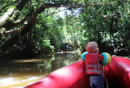 Fernreisen mit Kindern ab wann und wohin - Costa Rica Urlaub mit Kindern - Kleinkind im Boot