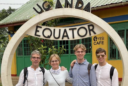 Uganda Family & Teens - Fotostopp am Äquator - Familie