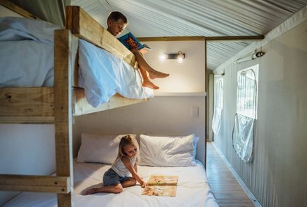 Garden Route Familienreise - Addo Nationalpark - AfriCamps Kinder im Etagenbett 