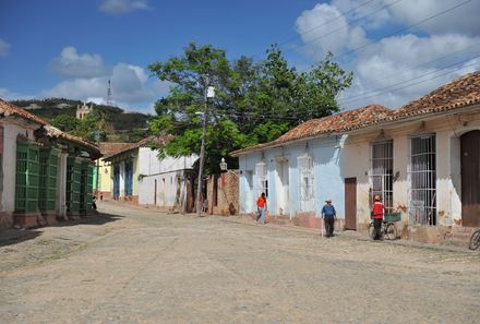 Kuba Familienreise - Kuba for family individuell - Trinidad - Straße mit Häusern