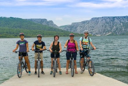 Kroatien Familienreise - Gruppe mit Fahrrädern