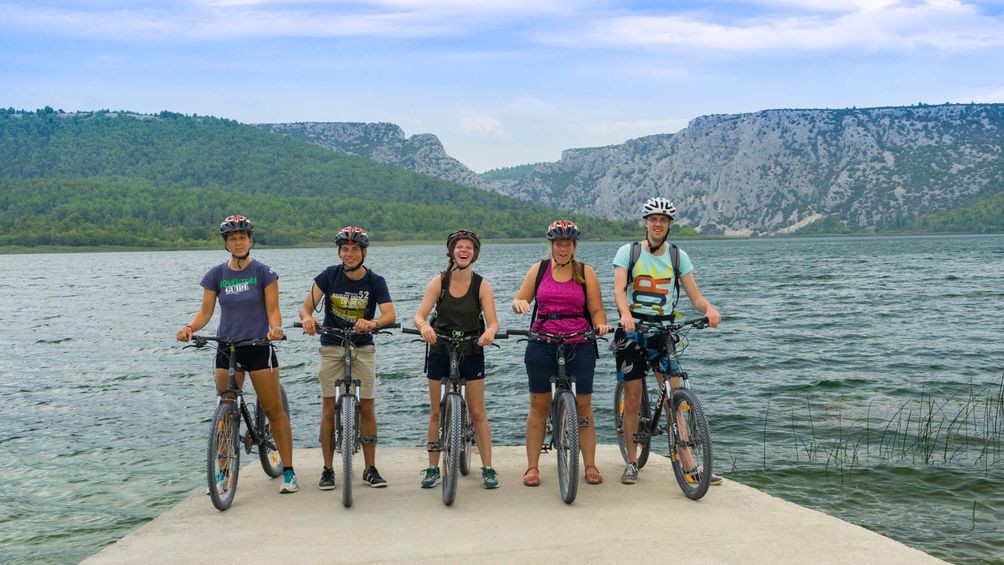 Kroatien Familienreise - Gruppe mit Fahrrädern