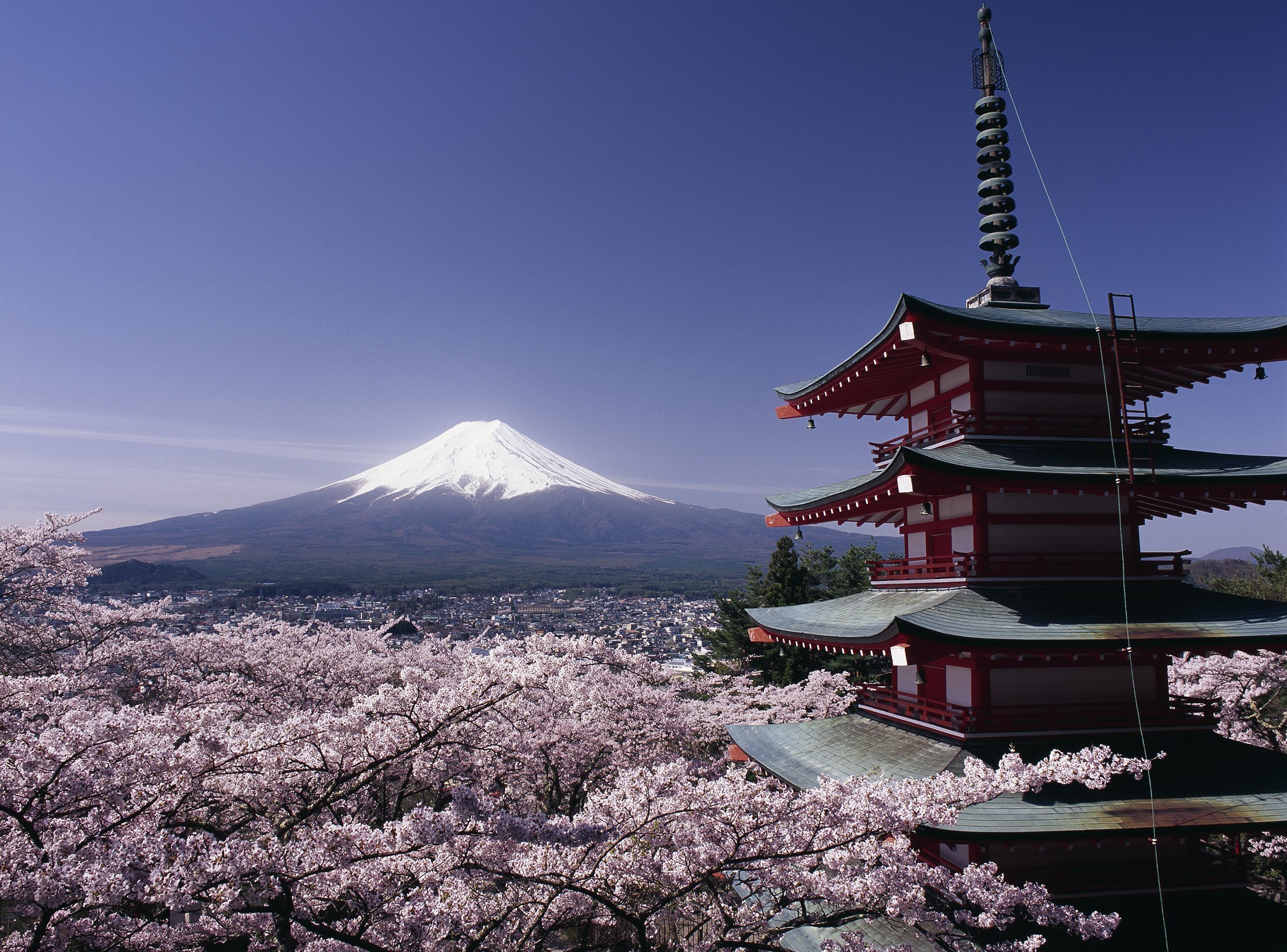 Fernreiseziele mit Kindern im Sommer - Tipps für Fernreisen im Sommer mit Kindern - Landschaft in Japan