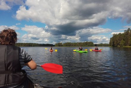 Finnland mit Kindern - Finnland Urlaub mit Kindern - Familienurlaub Finnland - Eräkeskus Kanufahrt See