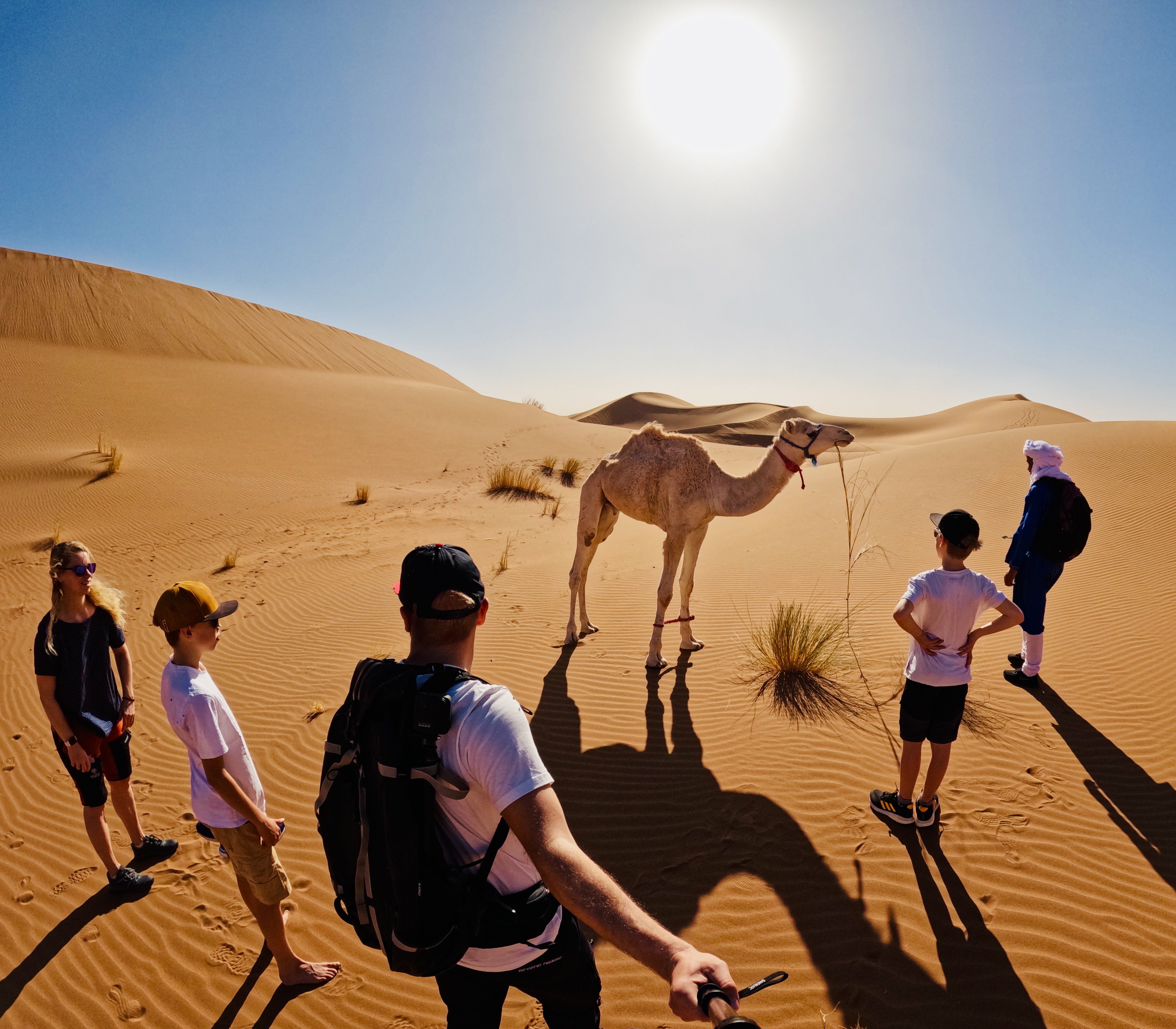 Urlaub mit Jugendlichen - Urlaub mit pubertierenden Kindern - Reiseziele für Jugendliche - Aktivurlaub mit Teenagern - Marokko Wüstentrekking