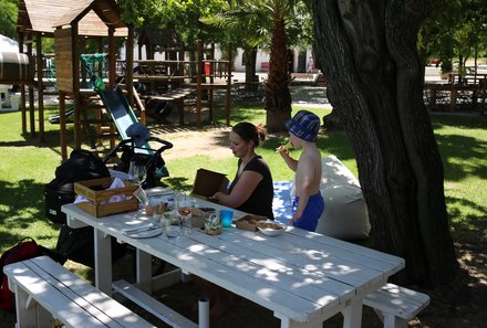 Kapstadt Familienreise - Kapstadt for family individuell - Stellenbosch Warwick Wine Estate - Picknick am Spielplatz