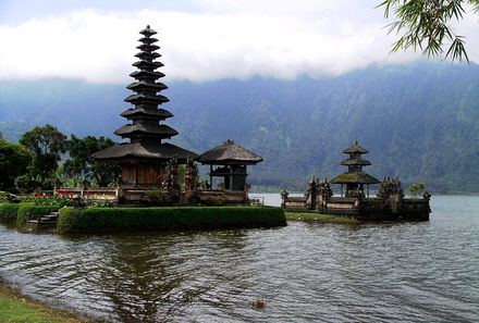 Java mit Jugendlichen - Java & Bali Family & Teens - Danu Tempel