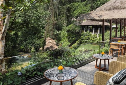 Bali for family deluxe - Familienreise Bali mit Kindern - Maya Ubud Resort - Café am Fluss