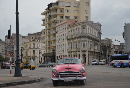 Familienreise Kuba - Kuba Casas for family - Hauptstraße mit Oldtimer