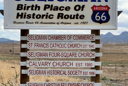 USA Südwesten mit Kindern - USA for family individuell - Kalifornien, Nationalparks & Las Vegas - Route 66 Selignman Schild