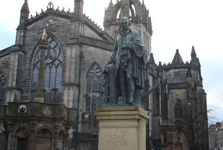 Schottland Familienreise - Schottland mit Kindern - Edinburgh Sehenswürdigkeiten Adam Smith