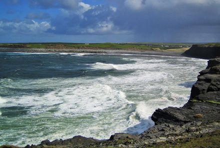 Irland Familienreise - Irland for family - Cliffs of Moher - Brandung