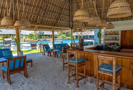 Serengeti mit Kindern individuell - Tansania for family deluxe - Sansibar Strandverlängerung - Breezes Beach Club & Spa - Bar